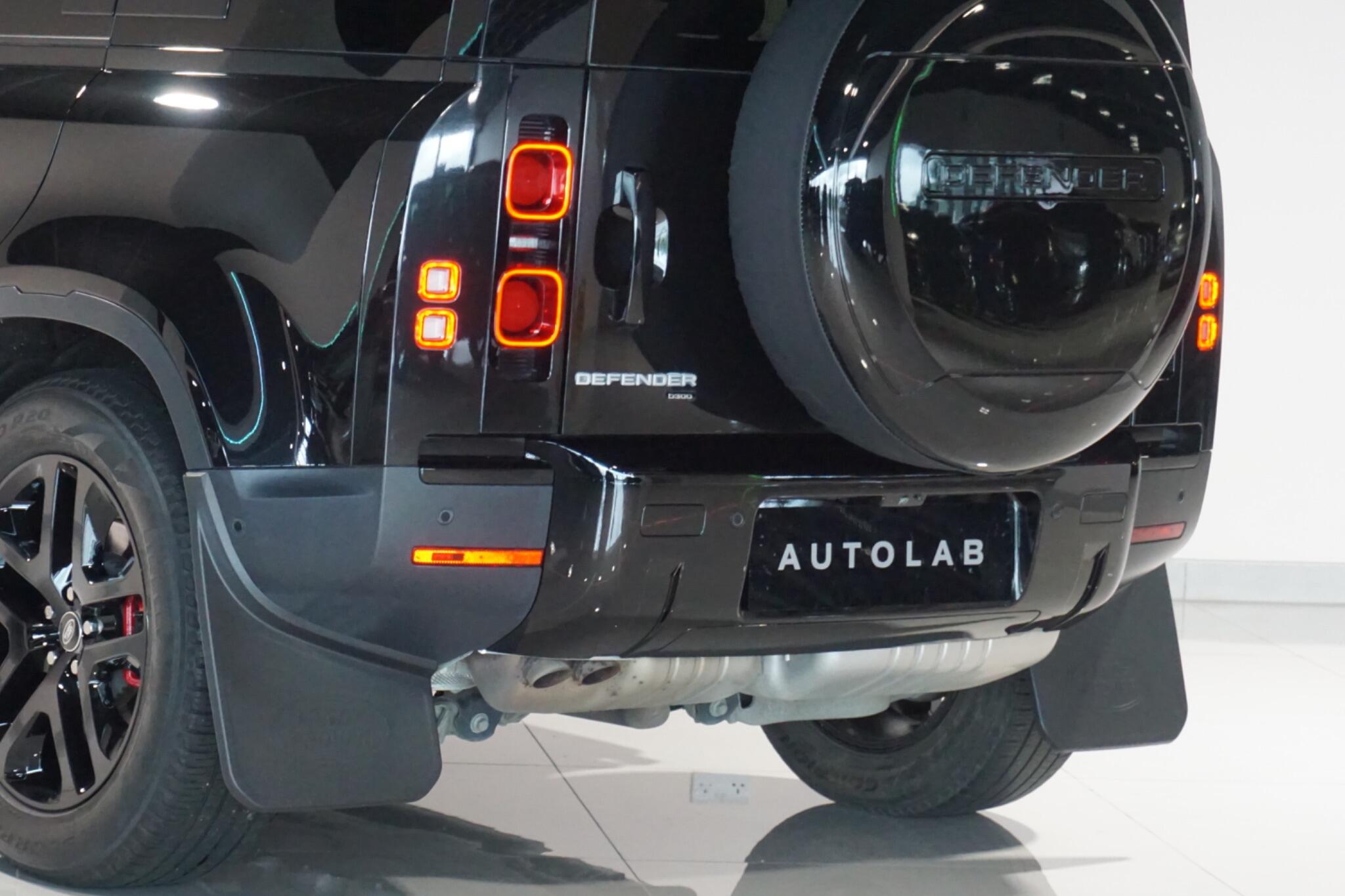 Land Rover Defender 110 3.0 D300 MHEV HSE SUV 5dr Diesel Auto 4WD Euro 6 (s/s) (300 ps)